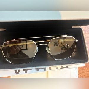 Never Used Brand New BOWIE - SILVER/KHAKI